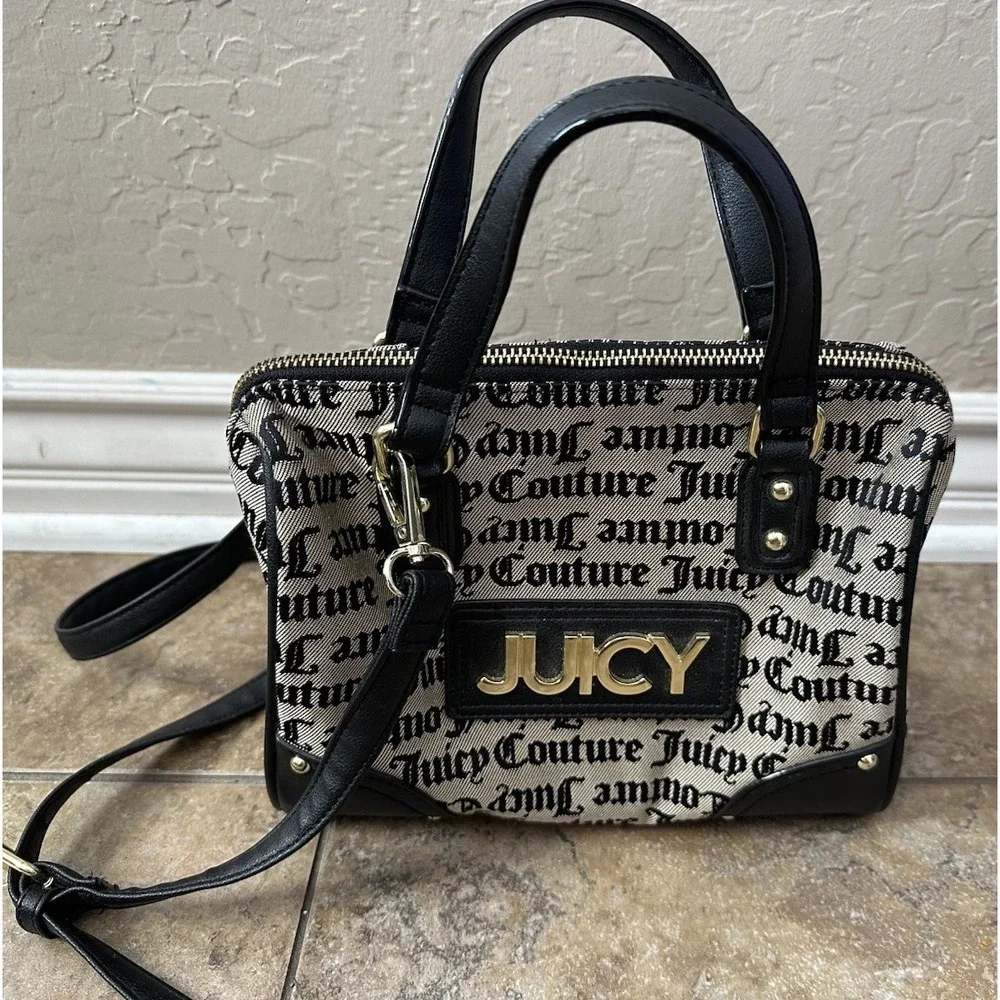 Juicy Couture All Over Print Women's Purse Great Condition